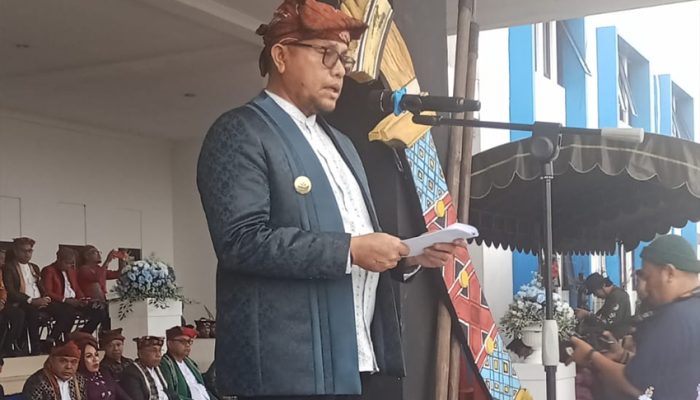 La Hamidi Pimpin Upacara HUT Buru Selatan ke-17, Pembangunan dan Kesejahteraan Jadi Prioritas