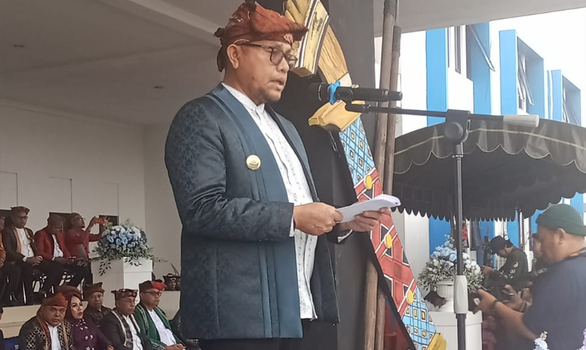 La Hamidi Pimpin Upacara HUT Buru Selatan ke-17, Pembangunan dan Kesejahteraan Jadi Prioritas