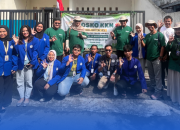 Rektor Universitas Trilogi Sambangi Mahasiswa KKN di Srengseng Sawah
