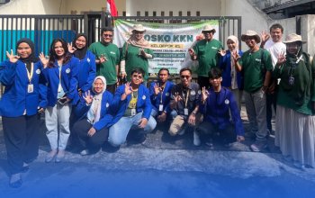 Rektor Universitas Trilogi Sambangi Mahasiswa KKN di Srengseng Sawah