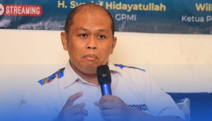Fernando Emas (Direktur Rumah Politik Indonesia).