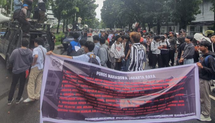 Mahasiswa Geruduk Gedung MK, Desak Investigasi Dugaan Ijazah Palsu Hakim Arsul Sani
