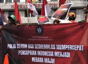 Ratusan Mahasiswa AMPHI Gelar Aksi di Depan MK Dukung Larangan Polisi Aktif Menjabat di Posisi Sipil