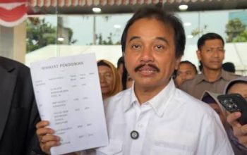 Dua Narasi Berlawanan: Roy Suryo Minta Bukti, Jokowi Andalkan Mekanisme Hukum