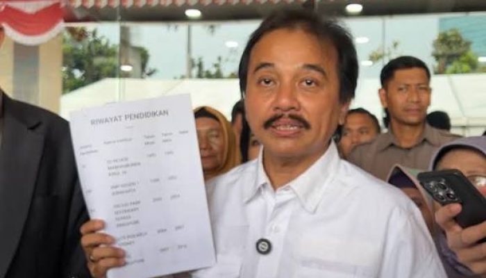 Dua Narasi Berlawanan: Roy Suryo Minta Bukti, Jokowi Andalkan Mekanisme Hukum