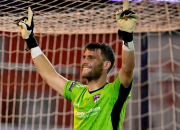 Satu Nama, Satu Peran: Maarten Paes dan Ambisi Juara Persib