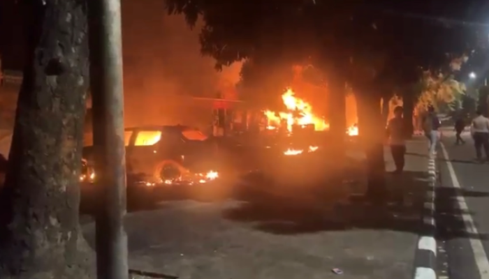 Kerusuhan di TMP Kalibata: Warung dan Kendaraan Dibakar Usai Insiden Tewasnya Seorang Mata Elang