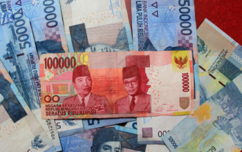 Rupiah Tertekan, Dolar AS Menguat Jelang Akhir Pekan