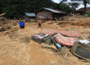 Luapan Sungai Setro Kudus Datang Tiba-Tiba, Mobil Terseret