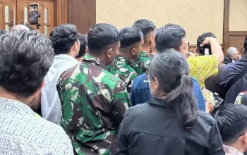 Amnesty Internasional Indonesia Soroti TNI di Sidang Nadiem: “Tentara Bukan Satpam Jaksa, Ruang Sidang Harus Bebas Militer