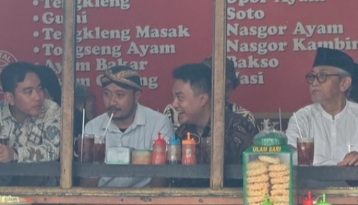 Makan Sate dan Tongseng, Gibran Bahas Kondisi Solo dan Keraton