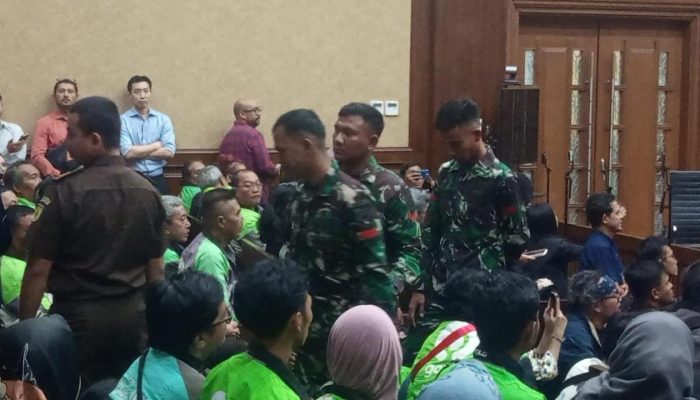 Imparsial Tegas Soal TNI di Sidang Nadiem: “Ruang Sidang Bukan Barak, Ini Mengancam Marwah Pengadilan”