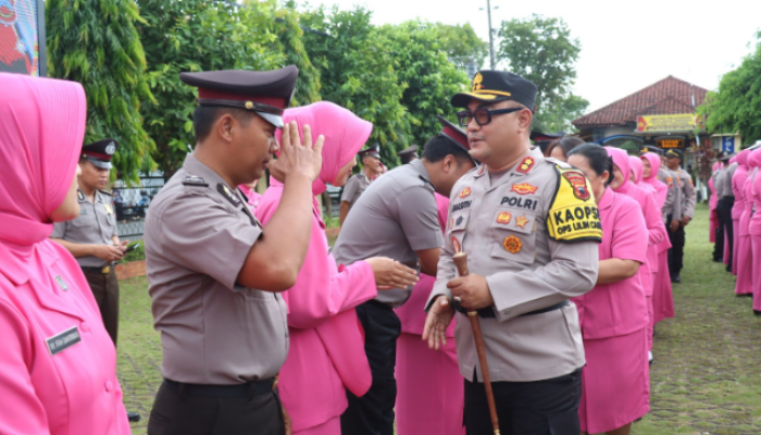 Awal Tahun 2026, Polres Kebumen Gelar Upacara Kenaikan Pangkat 76 Personel