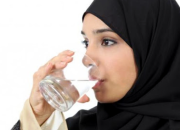 Pola Hidrasi Ideal Selama Puasa Agar Tetap Bugar dan Tidak Lemas