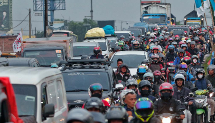 Antisipasi Macet Mudik, Puluhan U-Turn di Pantura Karawang Ditutup