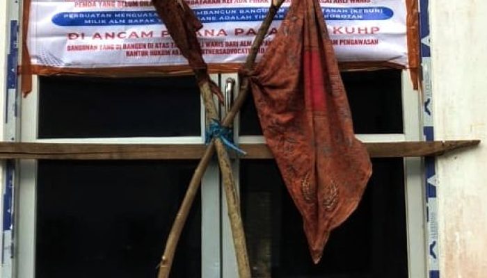 Hingga Malam ini Gedung Inspektorat Kabupaten Bupati Buru Selatan Masih Dipalang Ahli Wari