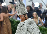 Tema Met Gala 2027 Resmi Diumumkan, Pameran John Galliano Picu Perdebatan di Dunia Fashion