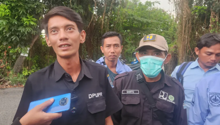 Bersihkan Kali Grogol, Petugas PUPR Depok Dikejutkan Temuan Potongan Tubuh