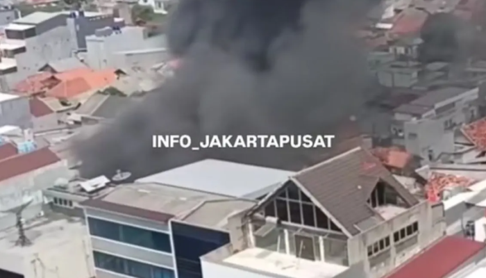 Kebakaran Batu Ceper Hanguskan 114 Rumah, Dua Petugas Damkar Terpapar Asap